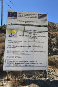 aankondigingsbord waterwerken op Karpathos