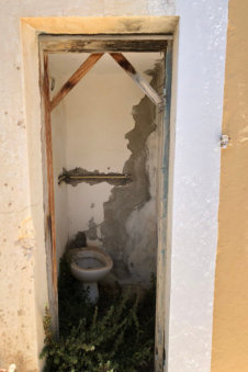 Deze wc pot in Arkasa is zo te zien niet meer in gebruik