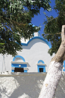 Kapel net buiten Menetes op Karpathos Griekenland