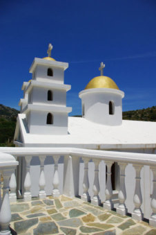 Kapel met gouden koepel in Aperi Karpathos Griekenland