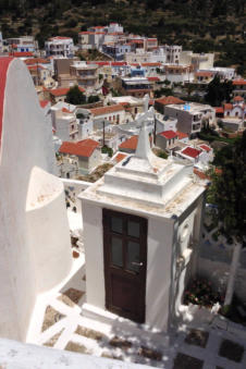 Vanaf de begraafplaats een mooi uitzicht over Volada Karpathos Griekenland