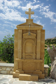 Waterbron bij de kerk in Stes op Karpathos Griekenland