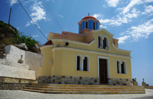 Het gekleurde kerkje in Stes op Karpathos Griekenland