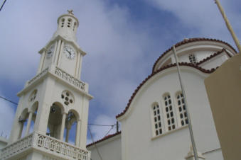 Kerktoren van Spoarijst op boven de straatjes