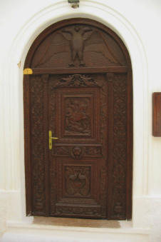 Toegangsdeur van de kerk in Spoa